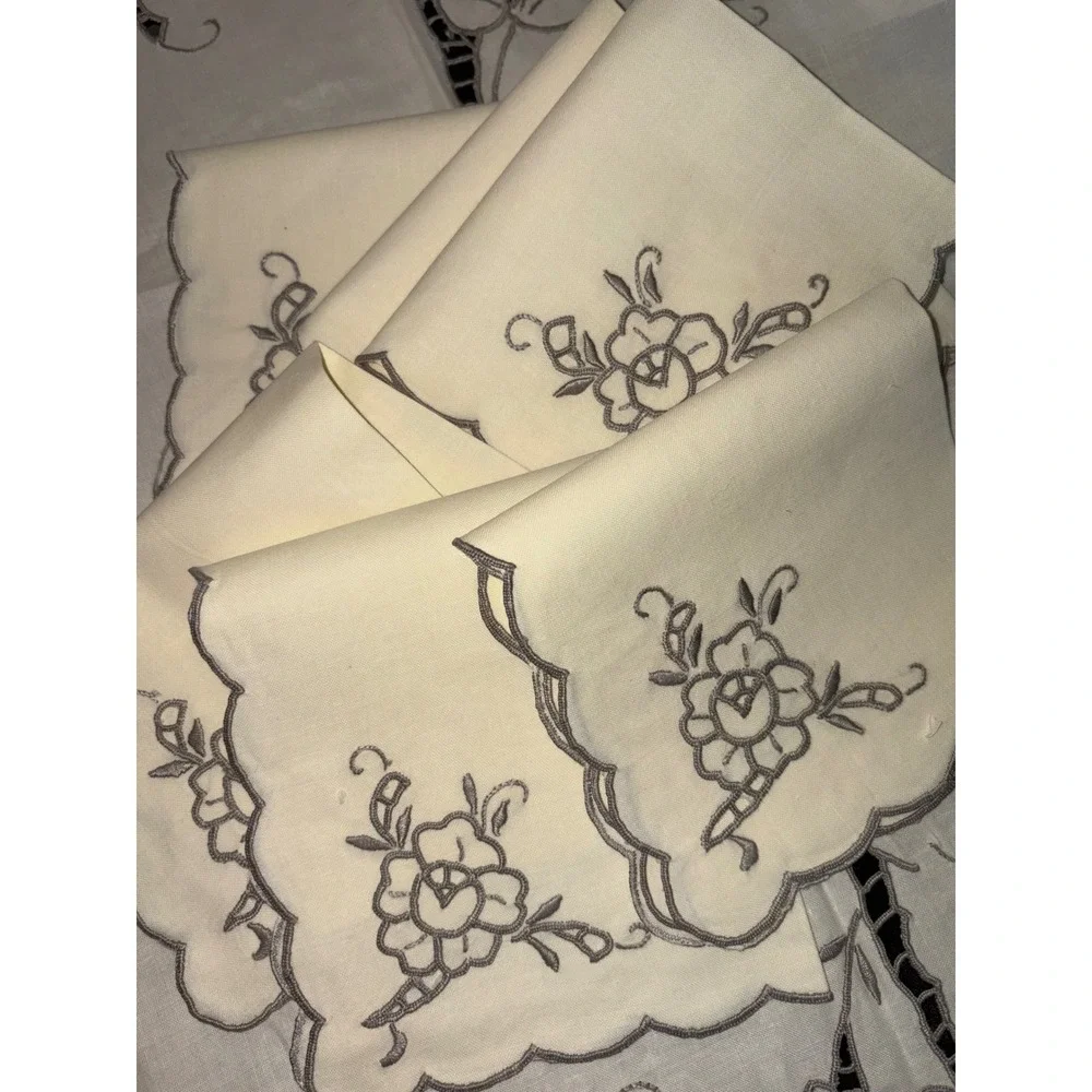 Vintage Cream Embroidered Cutwork Square Tablecloth 47in 6 Matching Napkins Set